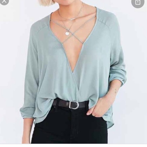 Silence + Noise Criss Across Front Blouse (B+W) - Picture 2 of 4